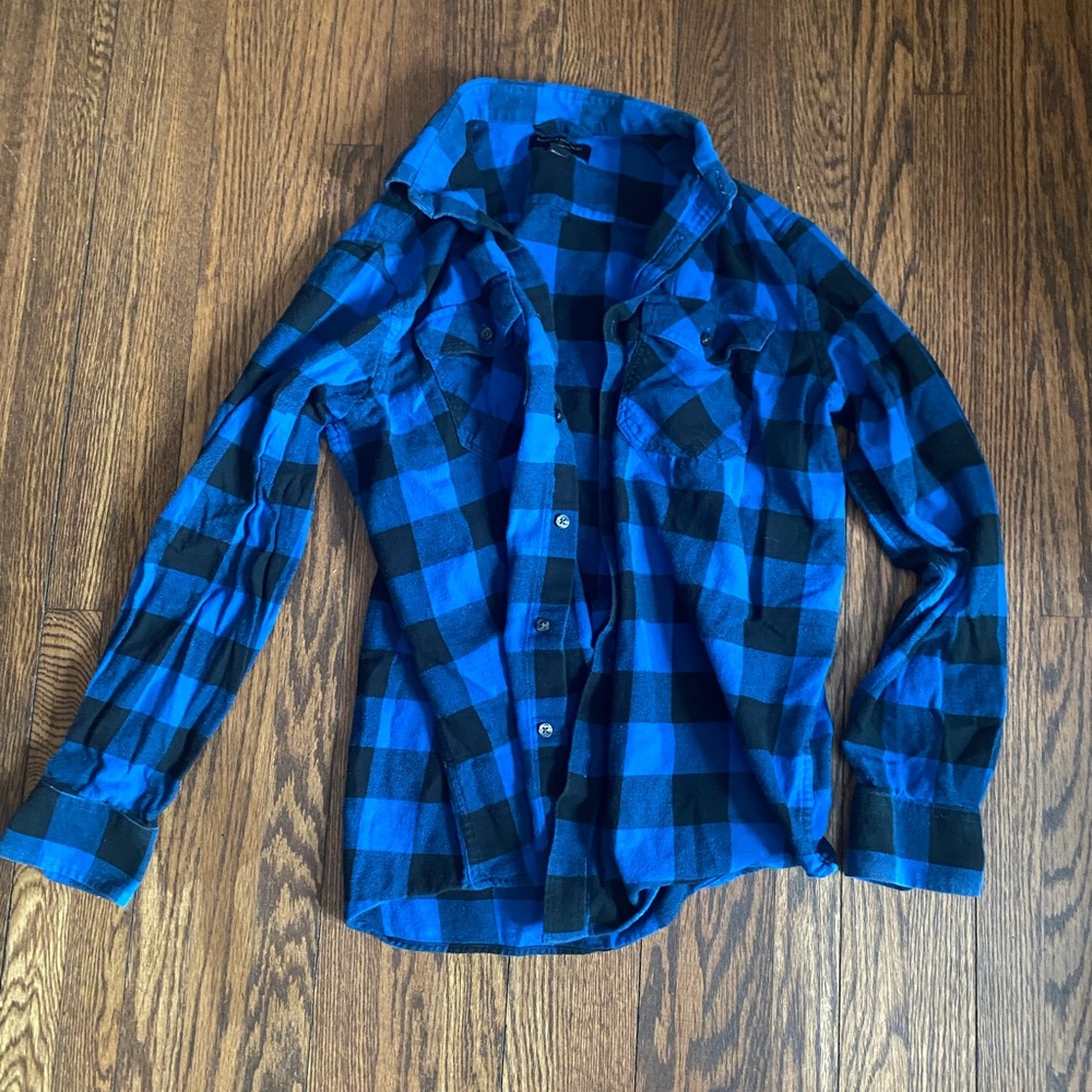 Banana Republic flannel, blue, medium, wrinkled.